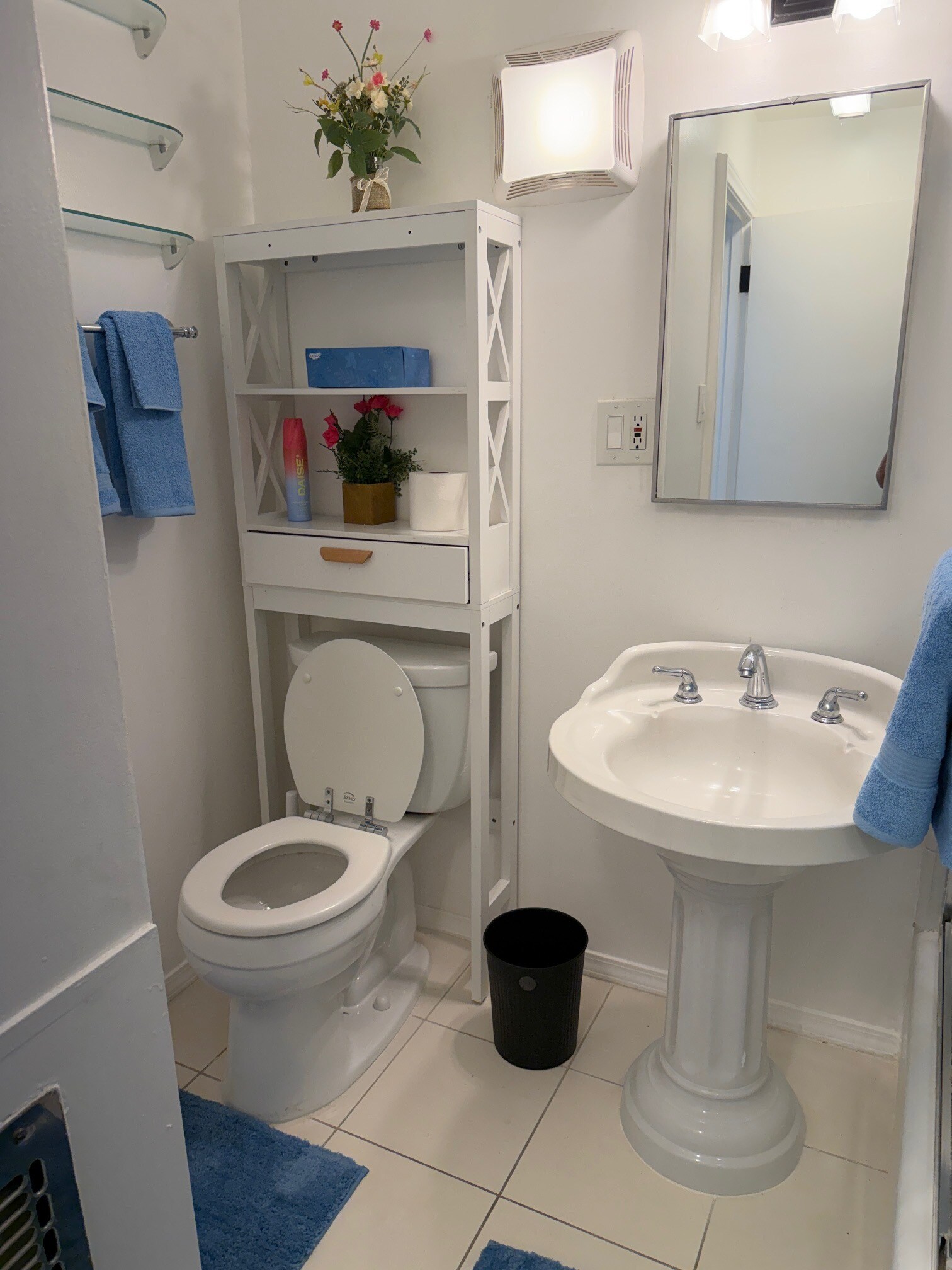 Bathroom - 518 1/2 Crane Blvd