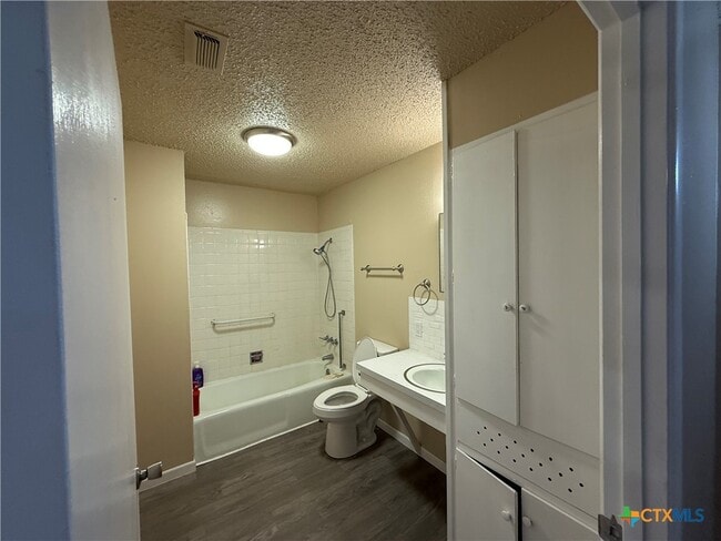 Building Photo - 200 Olsens Acres