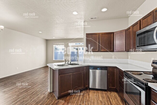 Building Photo - 304 S Marigold Ln