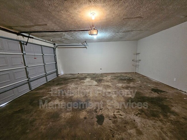 Building Photo - 200 Leigh Dr