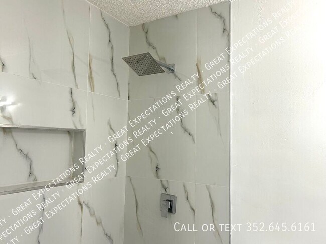 Building Photo - 5844 SE Drew Rd