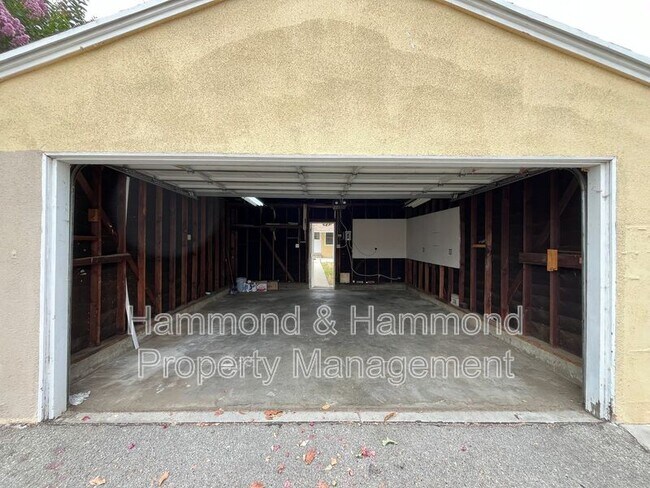 Building Photo - 18003 Saticoy St