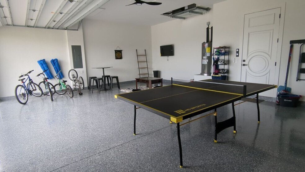 Building Photo - 308 SW 13th Ct