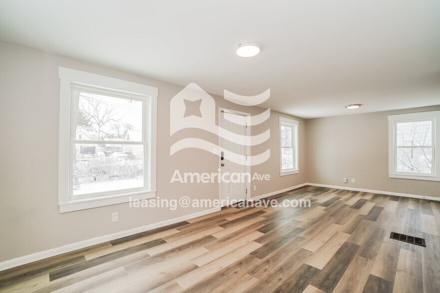 Building Photo - 2459 Lexington Ave