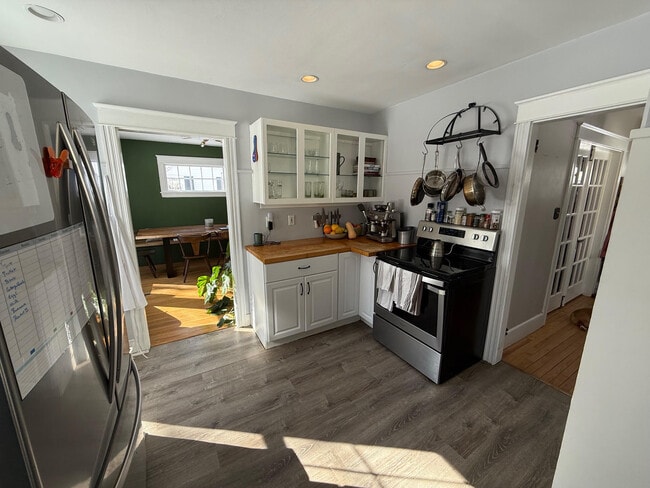 Building Photo - 56 Davis St