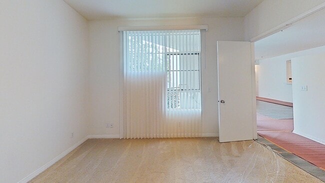 Building Photo - Beautiful 2 Bedroom Condo In Encino