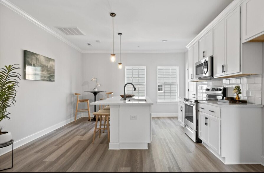 Building Photo - 126 E 19th St