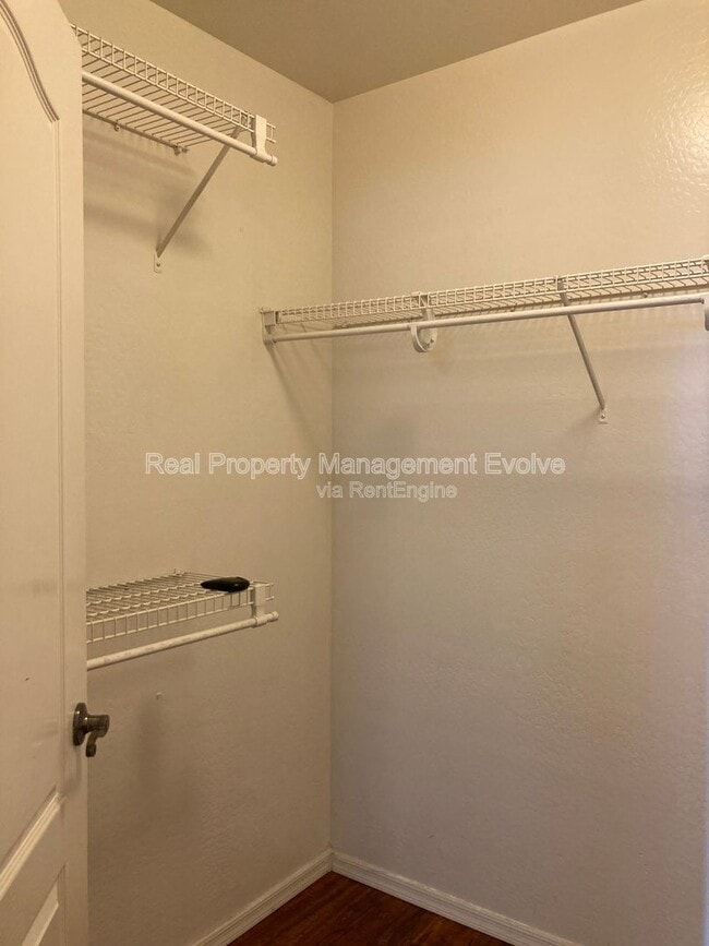 Building Photo - 4059 E Carla Vista Dr