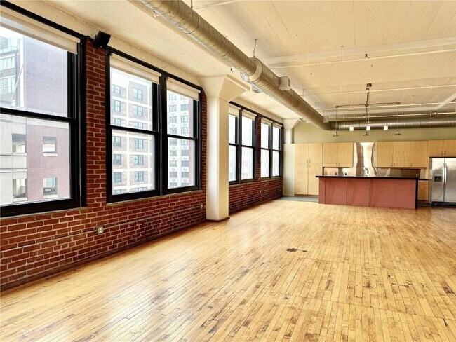 Building Photo - 1010 St Charles St