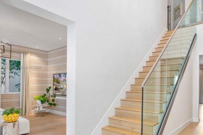 Building Photo - 745 NE 77th St