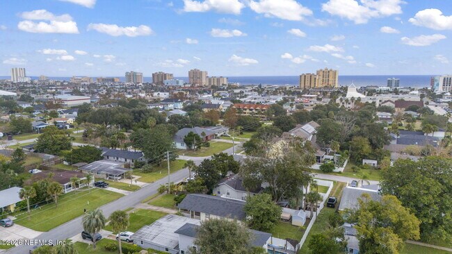 Building Photo - 618 8th Ave N