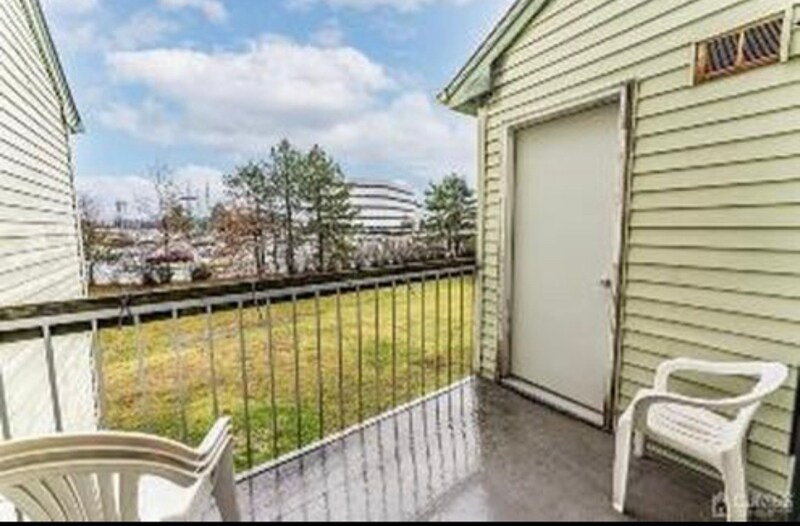 Building Photo - 208 Woodbridge Commons Way