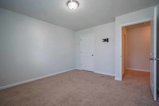 Building Photo - 135 Davila St