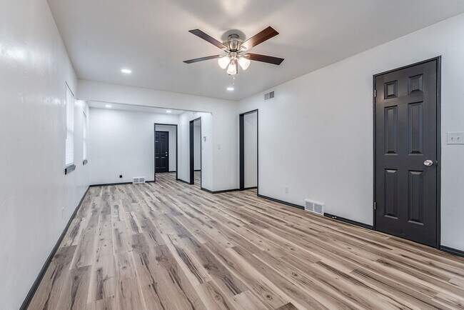 Building Photo - 1501 NE 33rd St