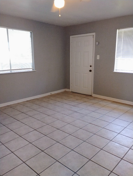 Primary Photo - 3530 Mcvea St