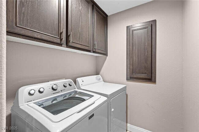 Building Photo - 8815 Blake Alan Ave