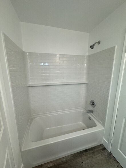 Building Photo - 4041 Franklin Ave