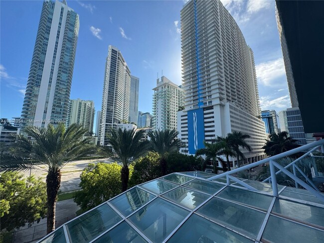Building Photo - 1155 Brickell Bay Dr