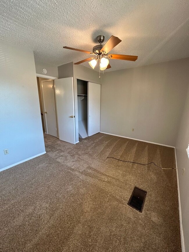 Building Photo - 118 Pinebrook Pl