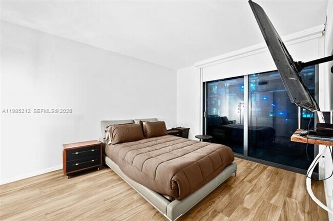 Building Photo - 801 S Miami Ave