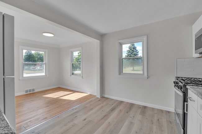Building Photo - 14521 Trenton Rd