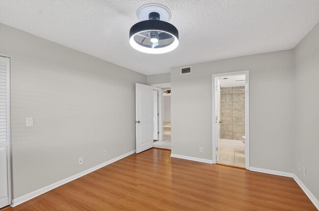 Building Photo - 511 Shady Pine Way