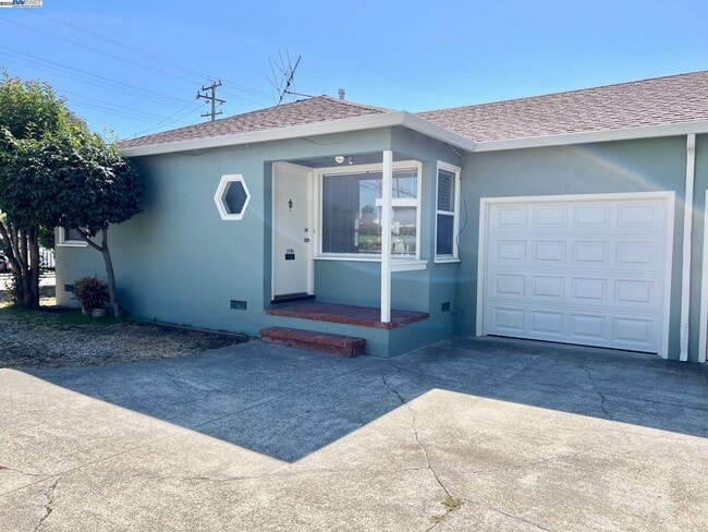 Primary Photo - 3594 Somerset Ave