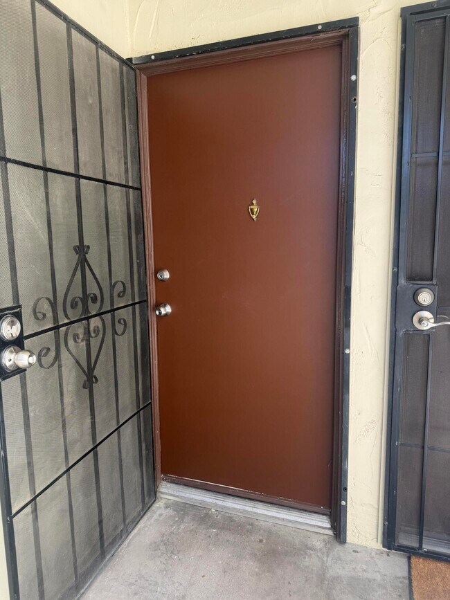 Building Photo - 1655 E Palm Canyon Dr