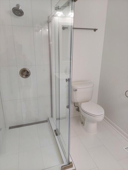 Building Photo - 4710 Rosedale Ave