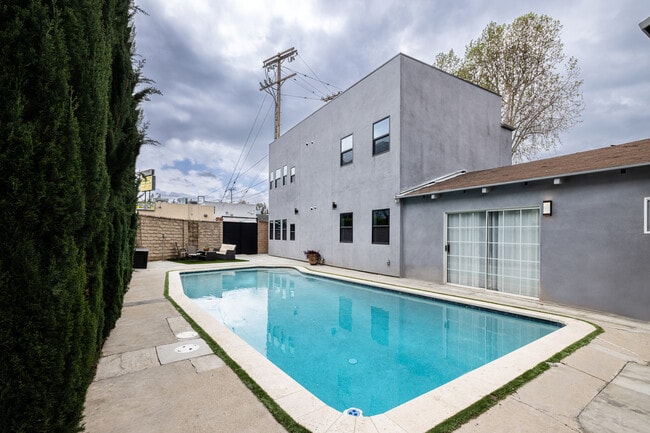 Building Photo - 22822 Leonora Dr