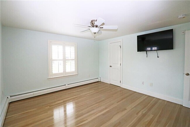 Building Photo - 249 Tuckerman Ave