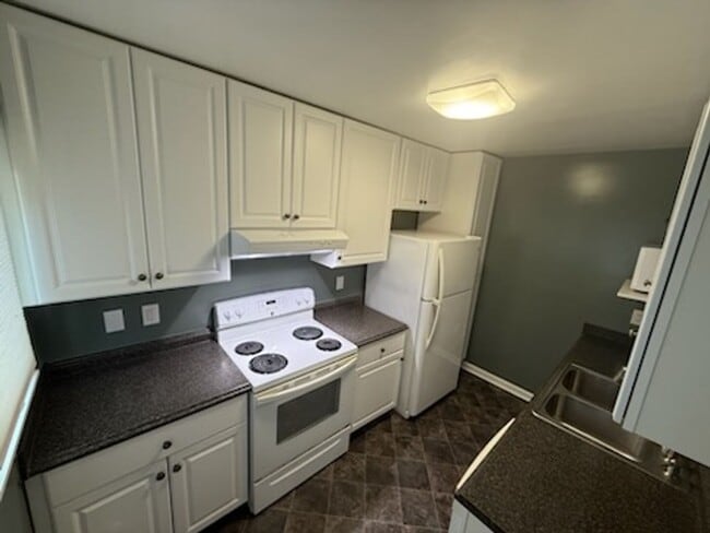 Building Photo - Hard to find Cozy 2BR Rambler!