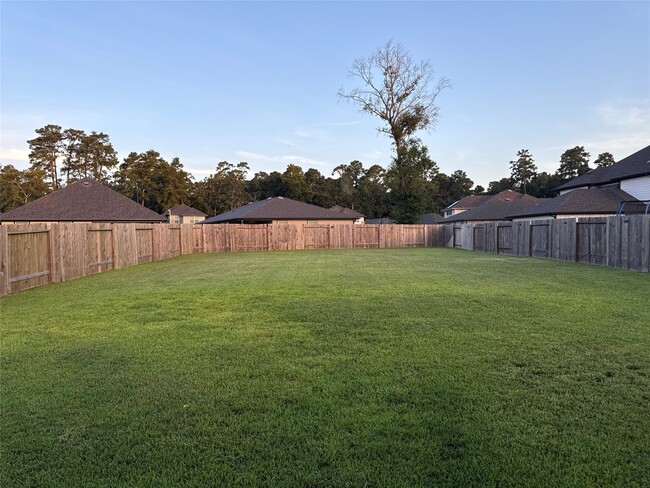 Building Photo - 14226 Lake Lodge Dr