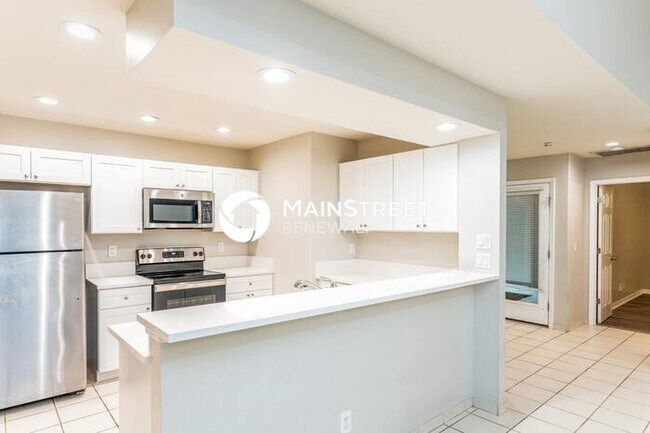 Building Photo - 3 Bedroom Pet-Friendly Home in SARASOTA, FL with Main Street Renewal