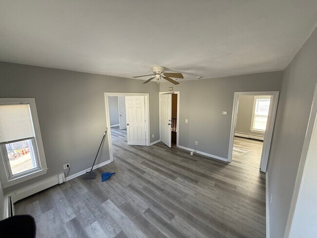 Building Photo - 142 Belmont St