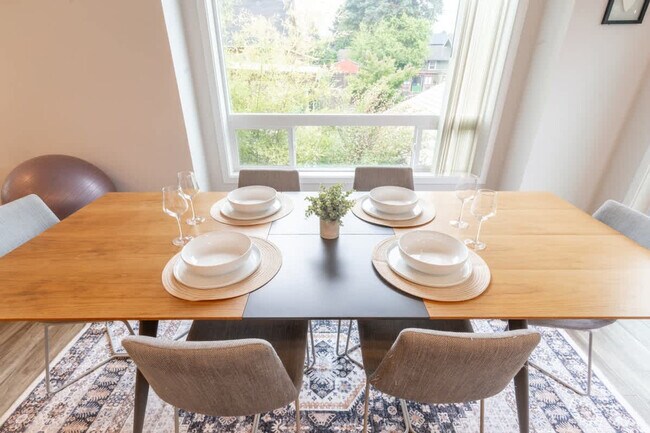 Building Photo - 5177 NE 14th Pl