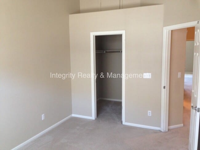 Building Photo - 1381 Royal Troon Dr