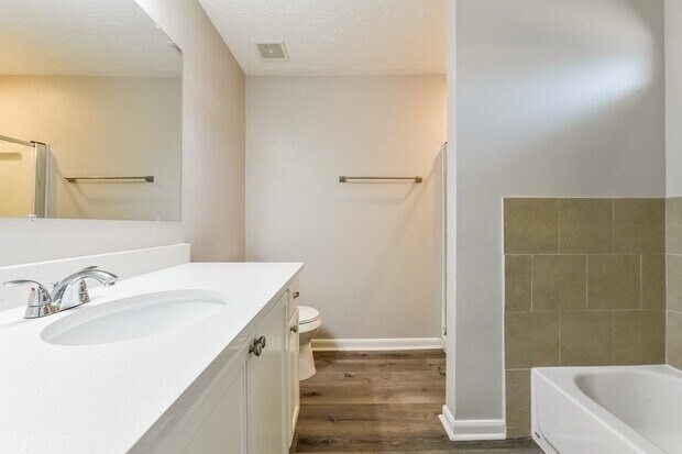 Building Photo - 10247 Country Squire Blvd