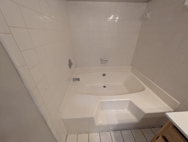 Building Photo - Pristine 2BD/2BA Condo in Southpark!