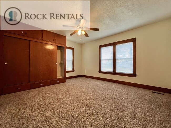 Building Photo - 2 Bed 1 Bath Country Home with New Basement