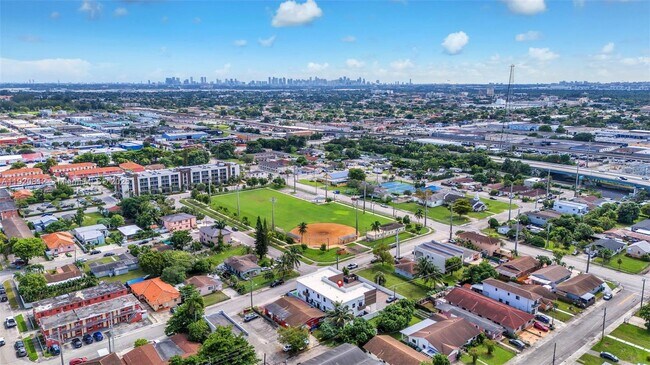 Building Photo - 2400 W 5th Way