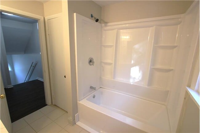 Building Photo - 70 Beach St