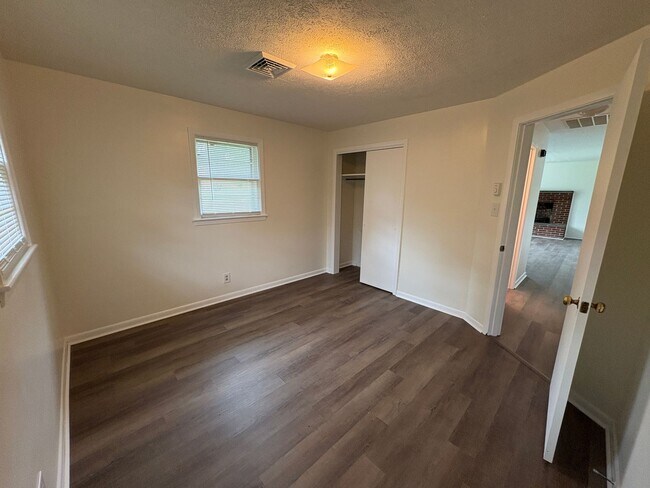 Building Photo - 145 Madison Cir
