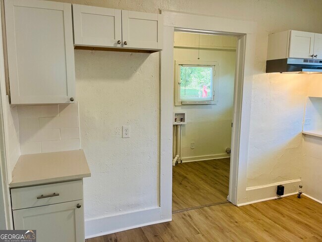 Building Photo - 410 Alford St