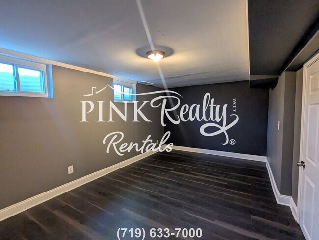 Building Photo - 2534 Ivanhoe Dr