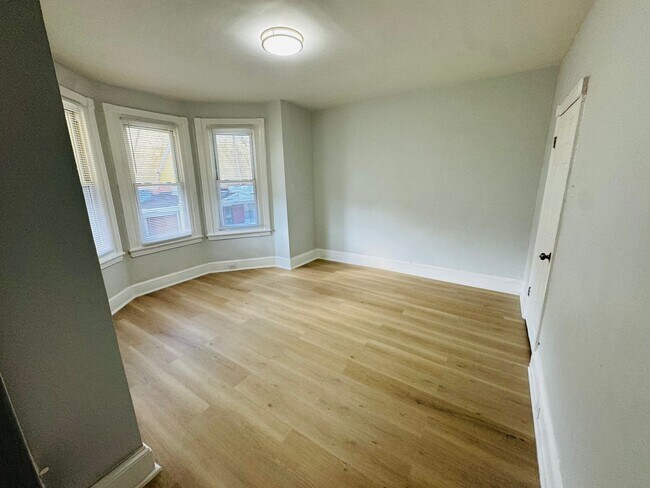 Building Photo - Remodeled 3b/1b House in West Philly! Section 8 Only