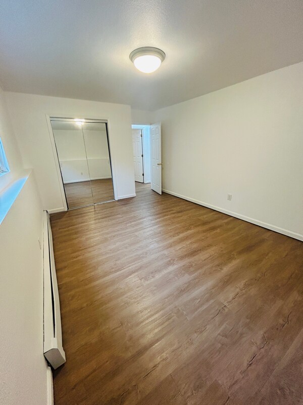 Building Photo - 227 E 12th Ave