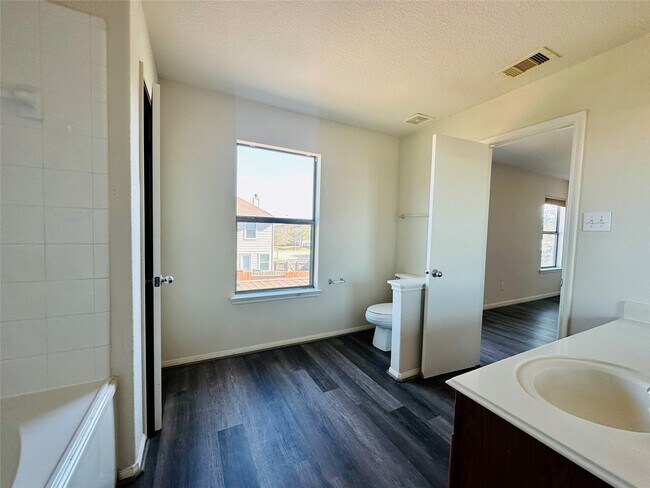 Building Photo - 6602 Providence View Ln