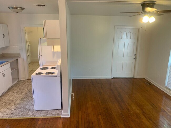 Building Photo - 712 Coble Dr