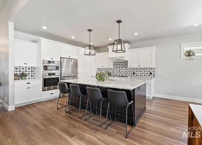 Building Photo - 8462 W Suttle Lake Dr